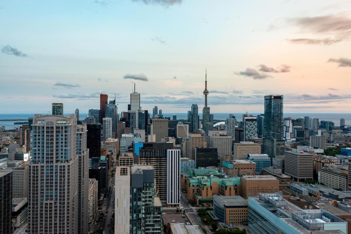 Great View High Rise In Central Toronto Exteriör bild